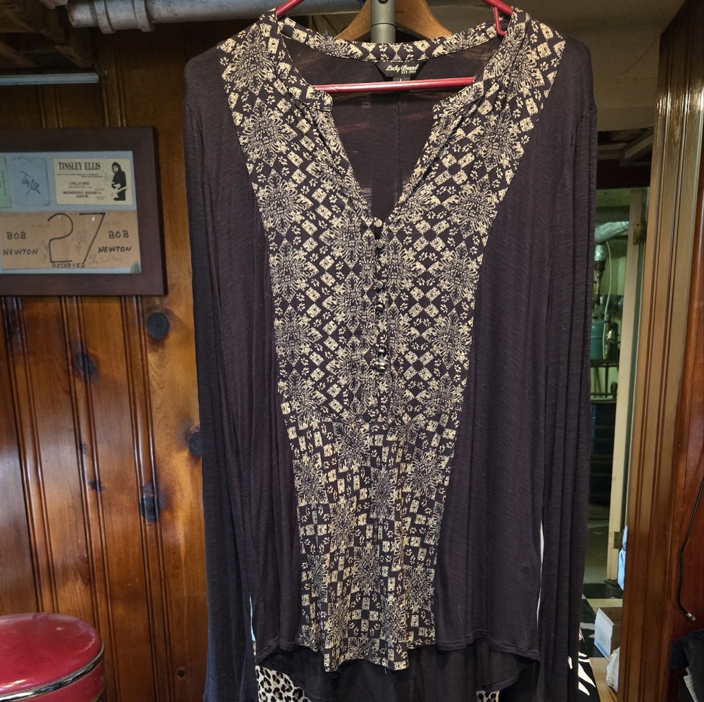 Lucky Brand long sleeved navy blue cream buttons v neck misses size large NWOT